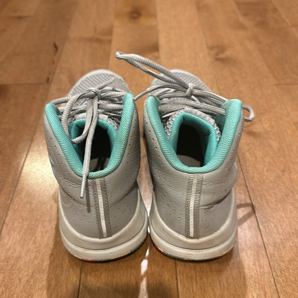 Boys Under Armor High Top Sneakers Size 6.5! VGUC! 🎉 - Picture 2 of 8